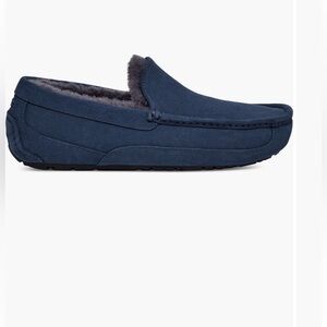UGG Ascot Men’s Slippers NWT in box. Size 11.